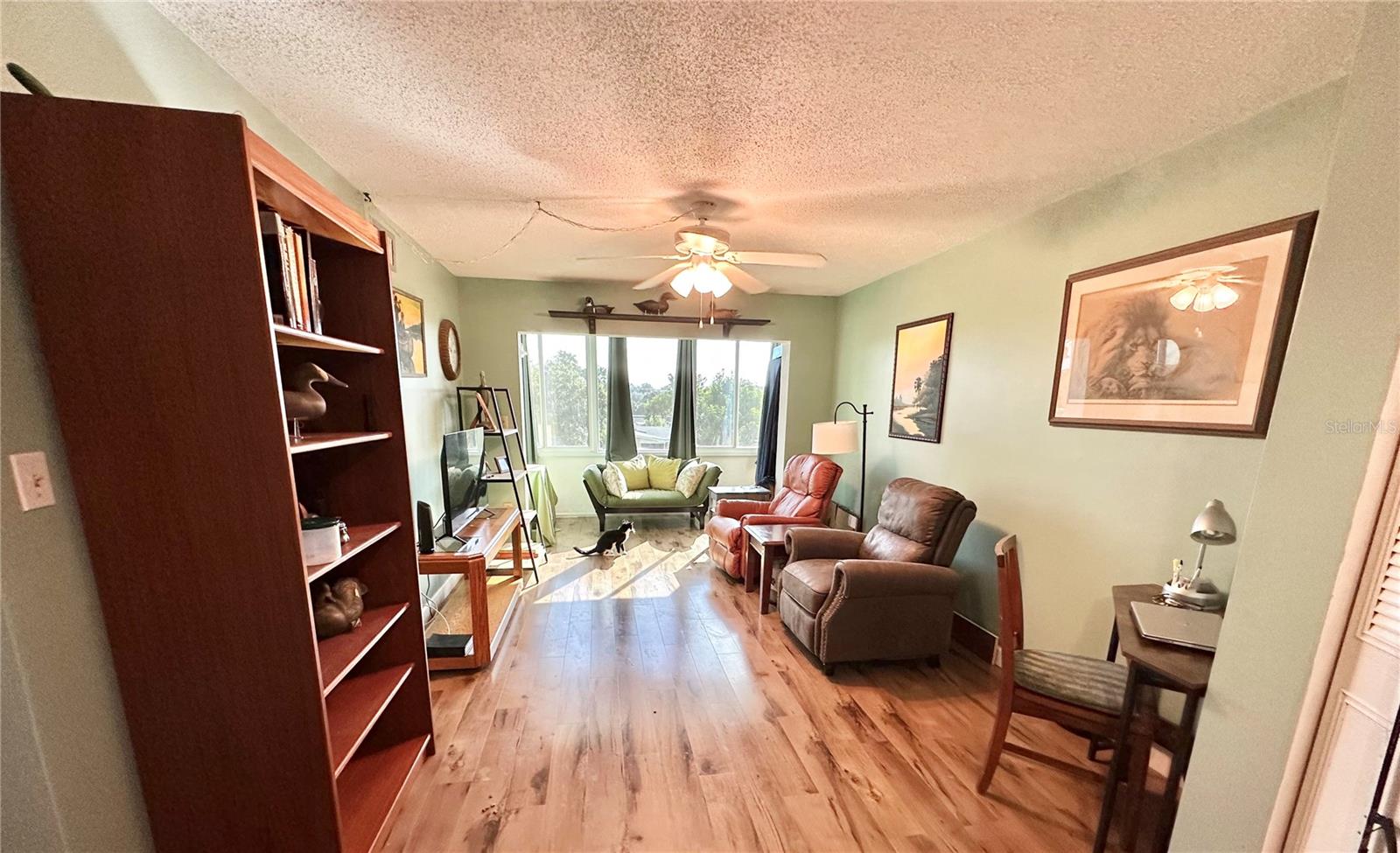 Image 18 of 36 For 100 Waverly Way 302