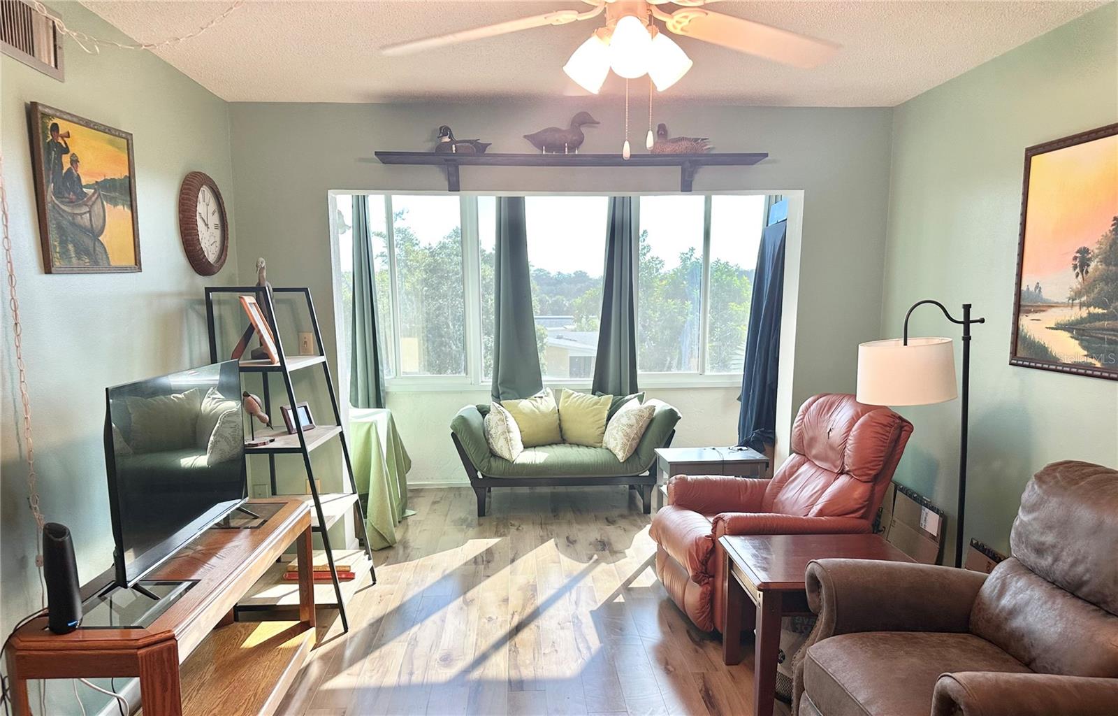 Image 19 of 36 For 100 Waverly Way 302