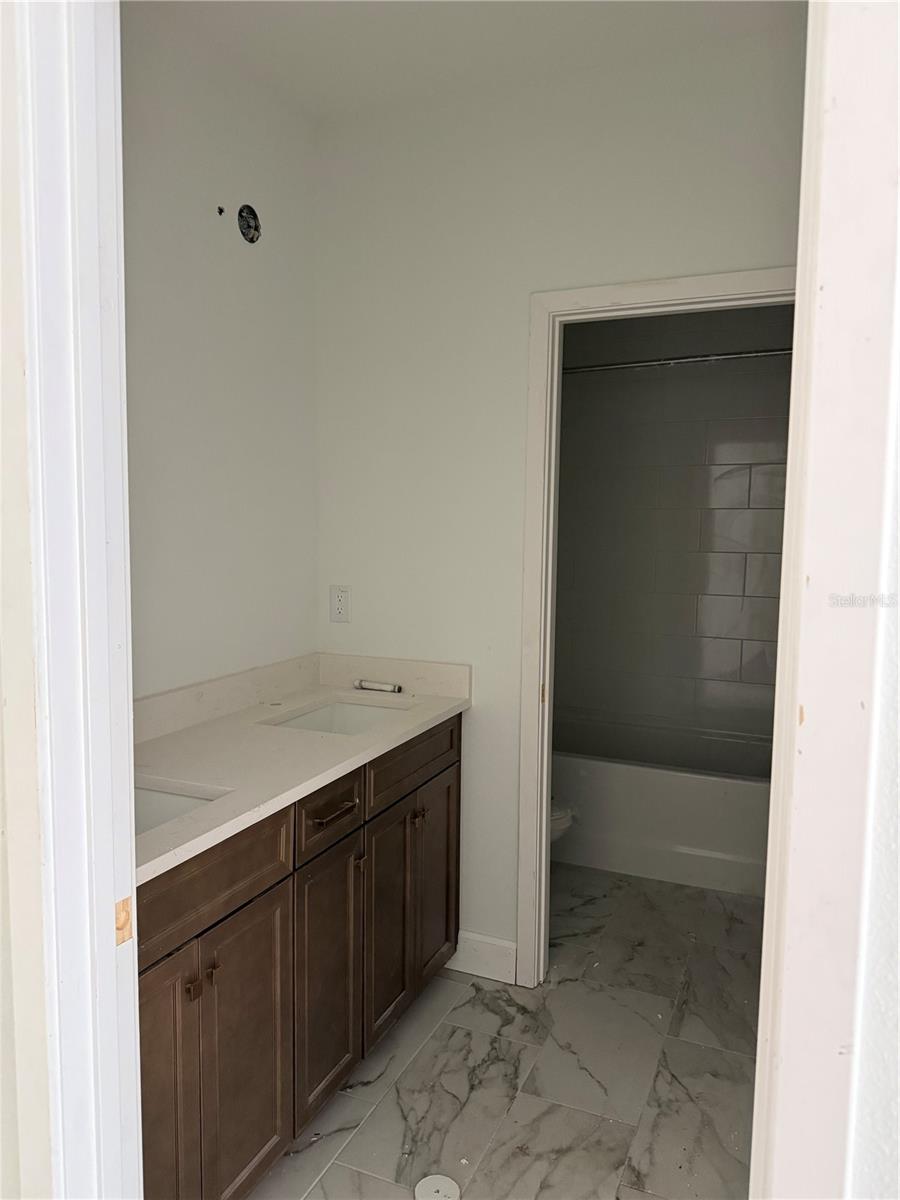 Image 6 of 7 For 412 Paris Street