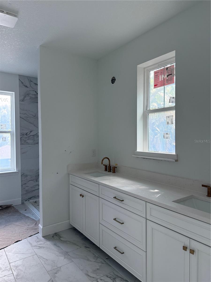 Image 7 of 7 For 412 Paris Street