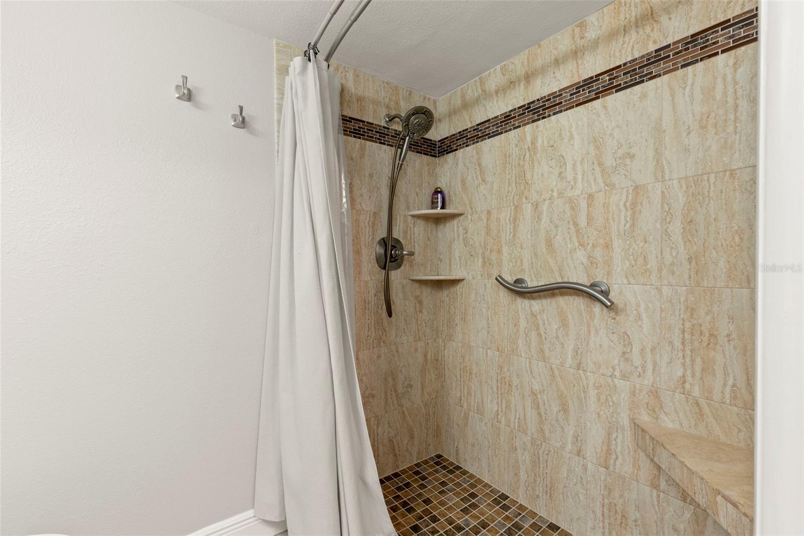Image 18 of 27 For 5817 Park Street N 406