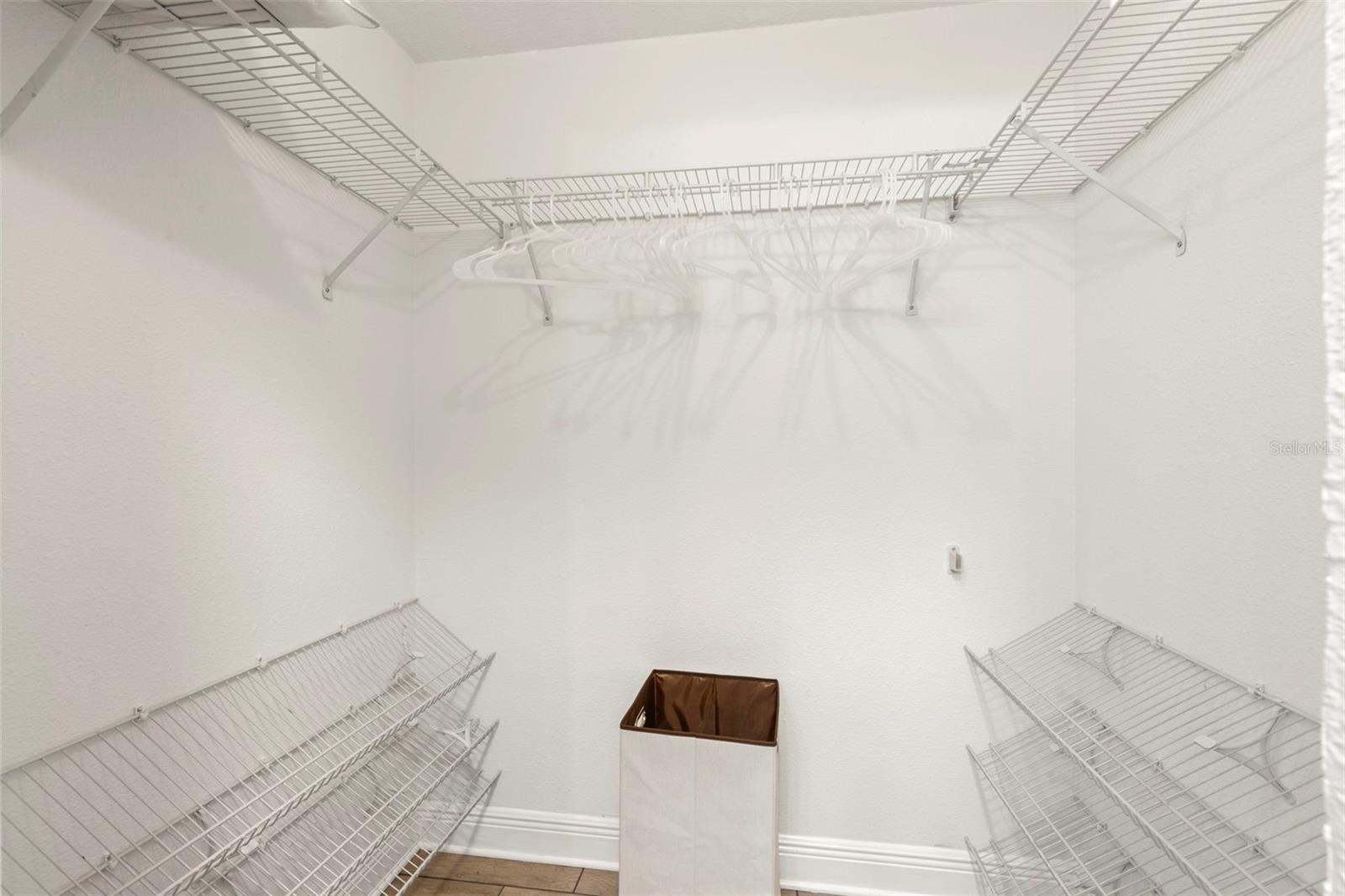 Image 19 of 27 For 5817 Park Street N 406