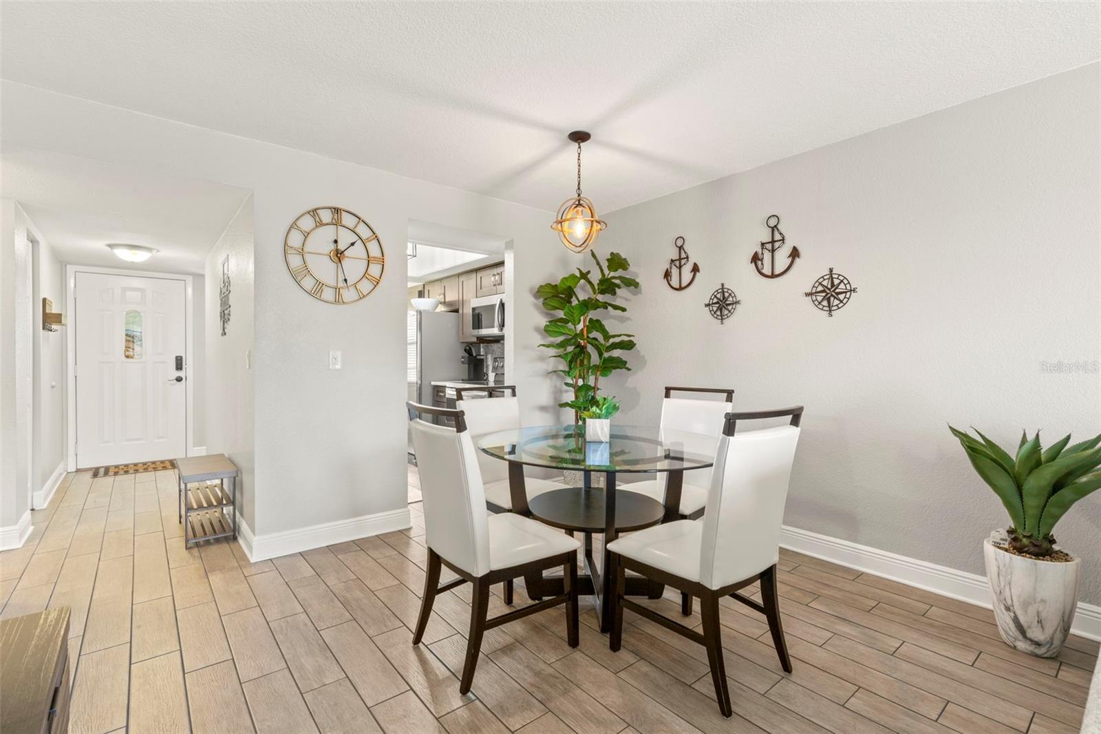 Image 8 of 27 For 5817 Park Street N 406