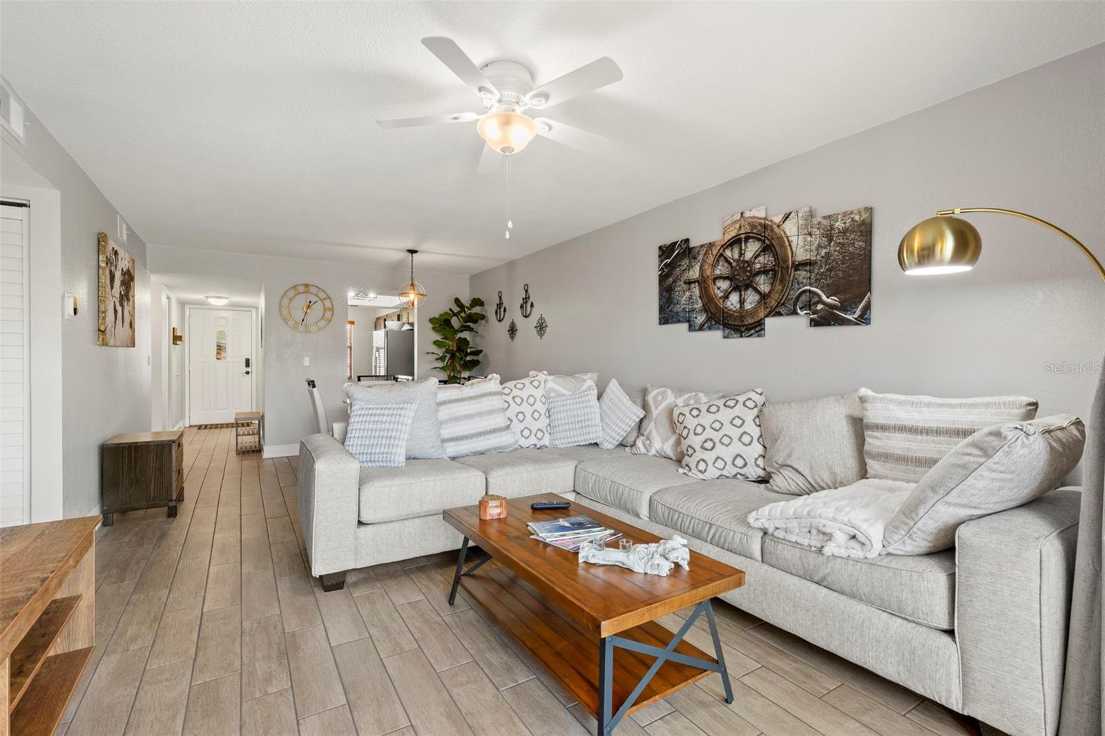 Image 9 of 27 For 5817 Park Street N 406