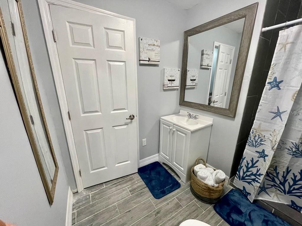 Image 12 of 13 For 2402 Armenia Avenue