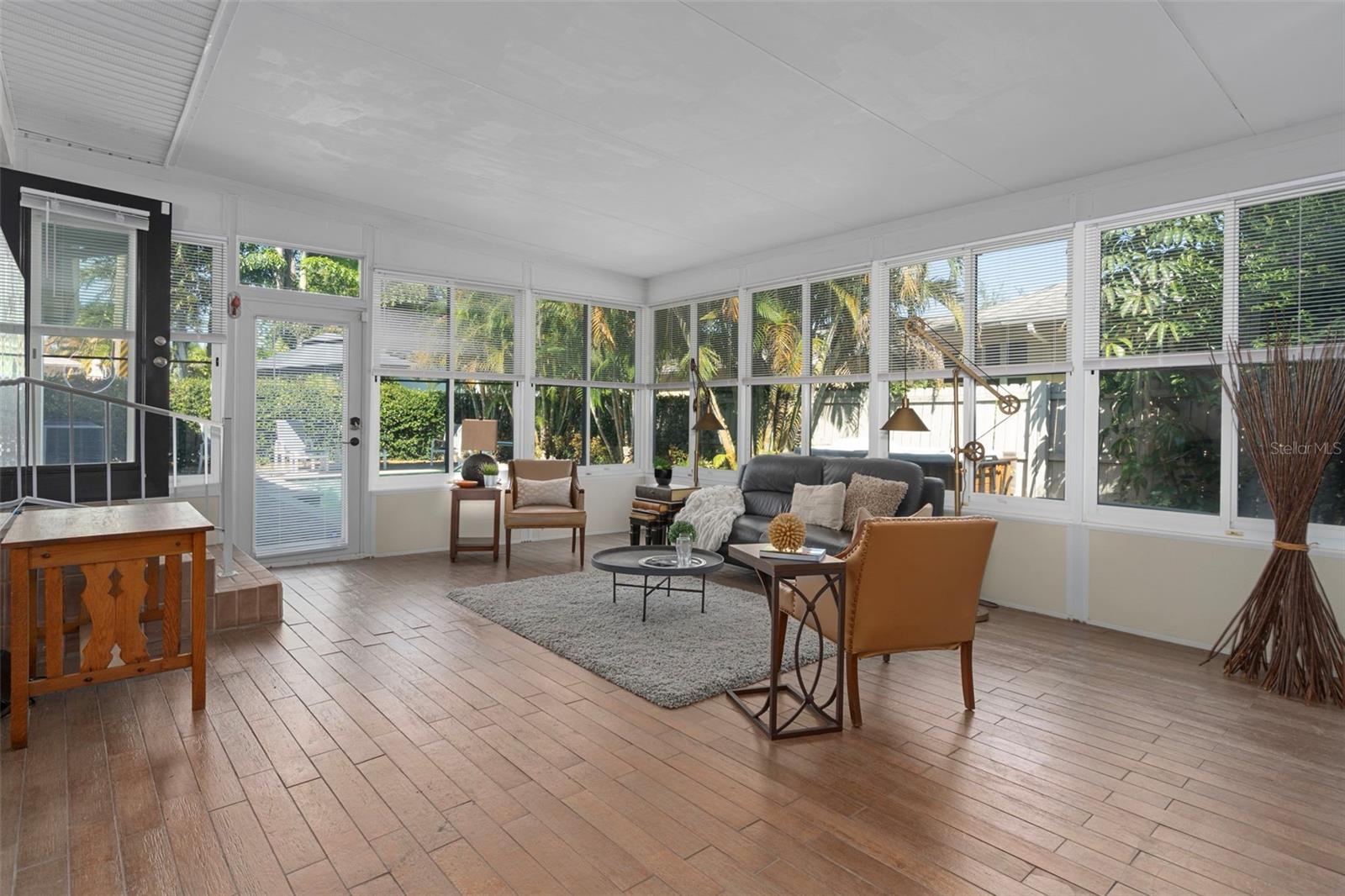 Image 22 of 36 For 105 17th Avenue Ne