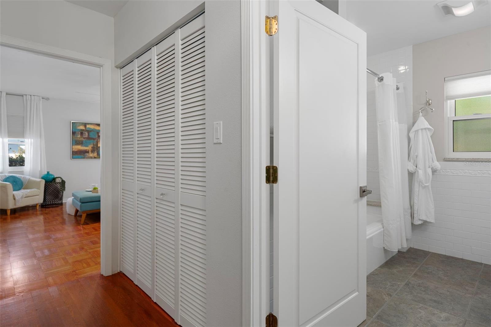 Image 28 of 36 For 105 17th Avenue Ne