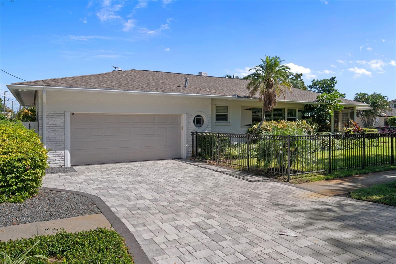 Image 3 of 36 For 105 17th Avenue Ne