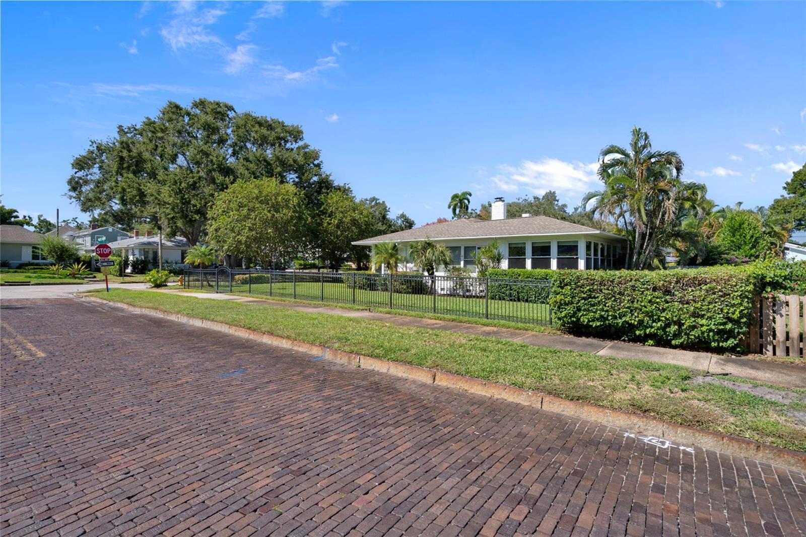 Image 4 of 36 For 105 17th Avenue Ne