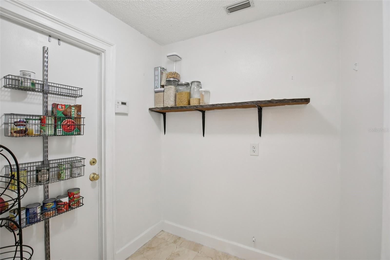 Listing photo id 40 for 1424 Ridge Shore Drive