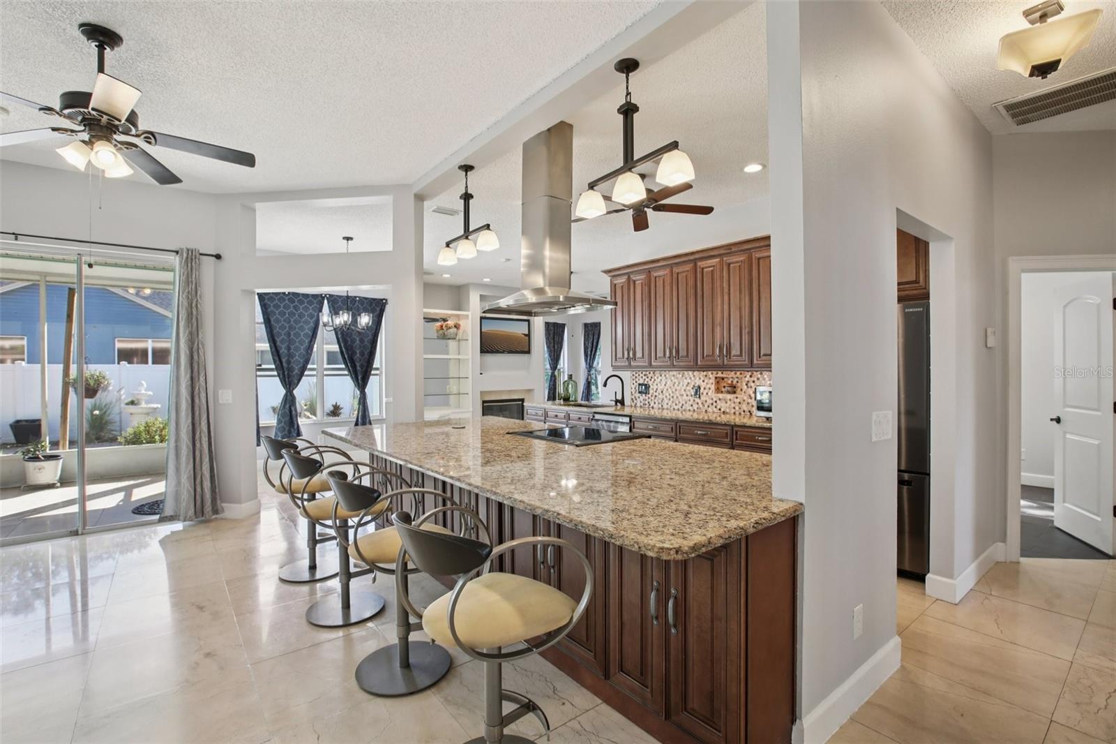 Listing photo id 3 for 1424 Ridge Shore Drive