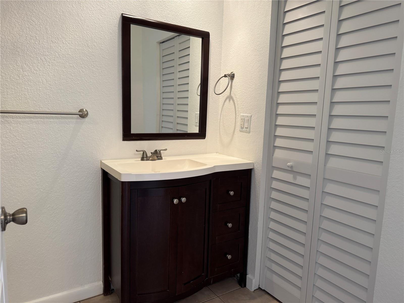 Image 11 of 23 For 1031 Mohawk Street