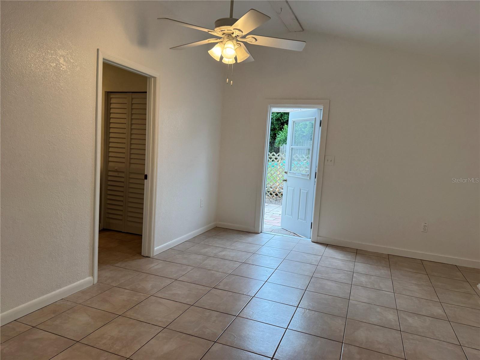 Image 13 of 23 For 1031 Mohawk Street