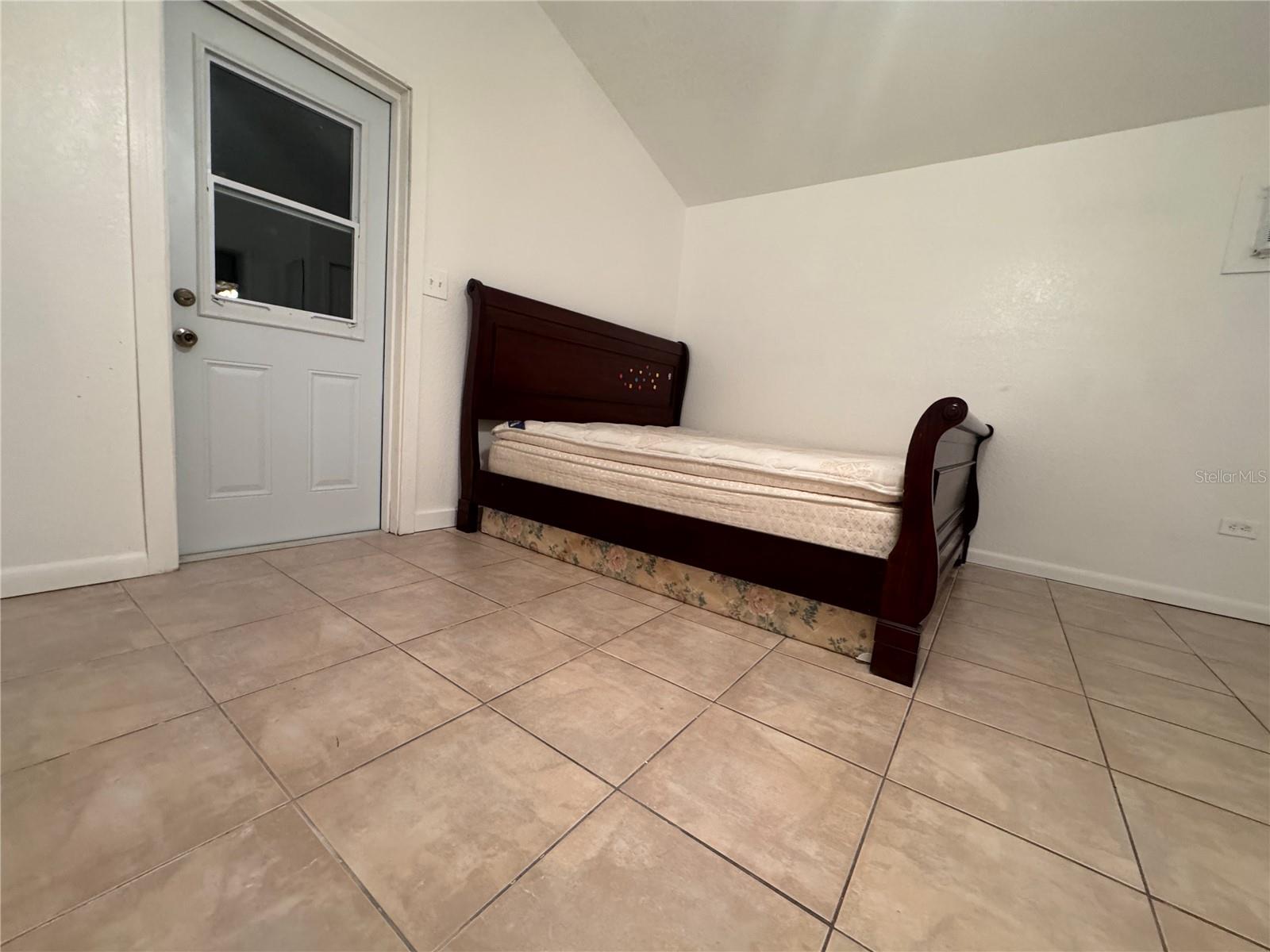 Image 26 of 27 For 1031 Mohawk Street