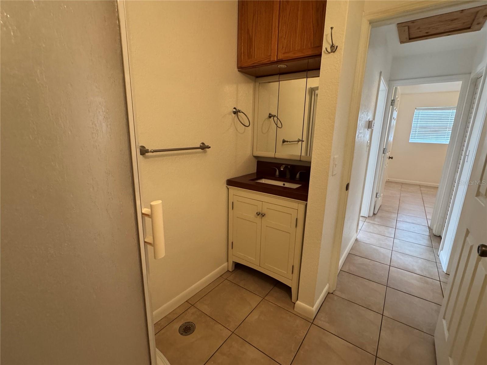 Image 4 of 23 For 1031 Mohawk Street