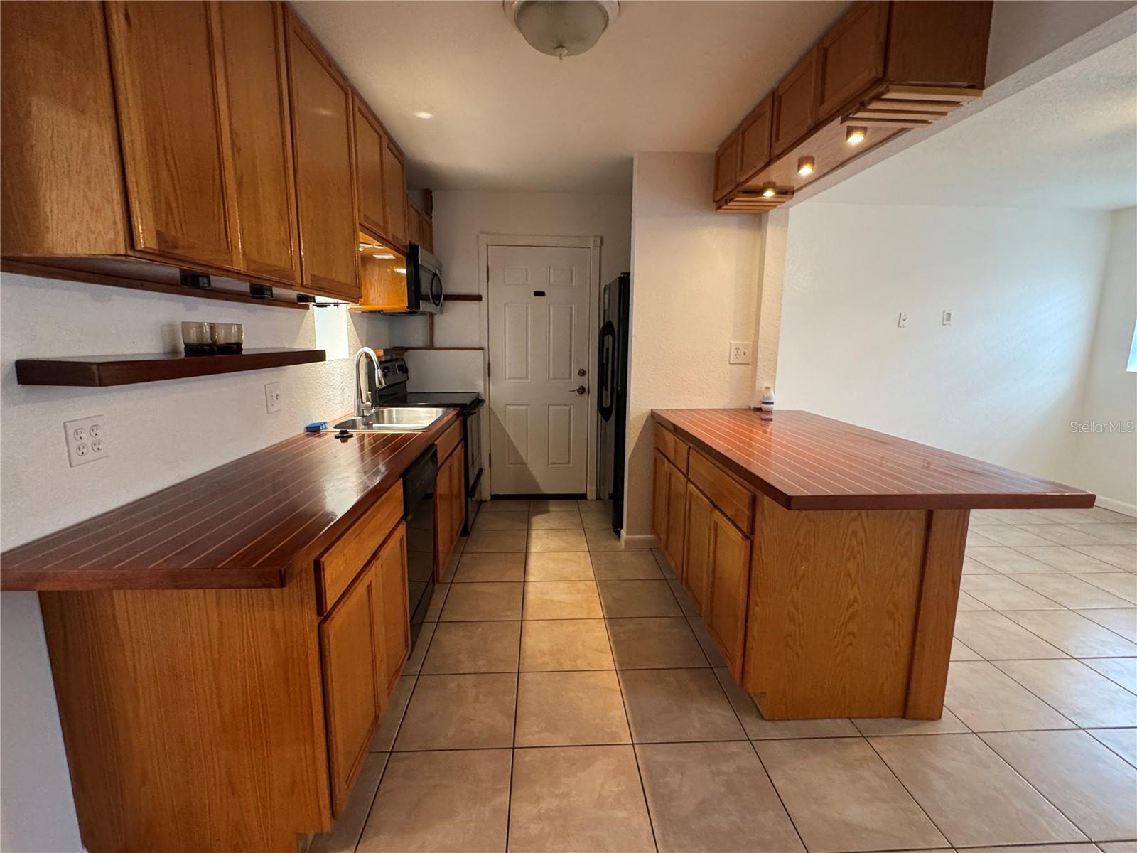 Image 9 of 23 For 1031 Mohawk Street