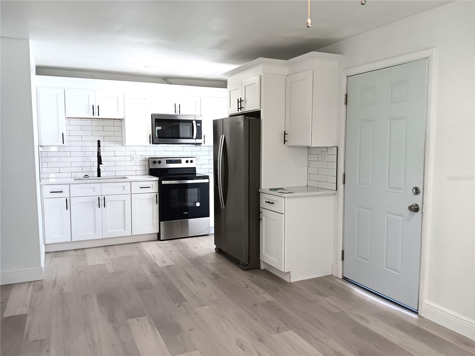Image 4 of 18 For 885 Beltrees Street 1