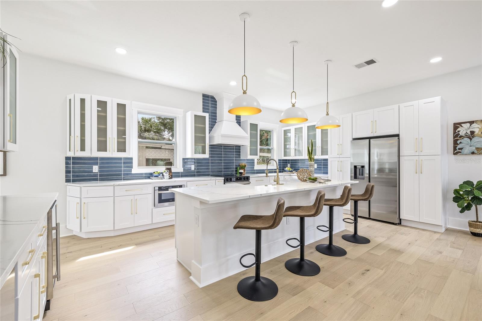 Image 11 of 49 For 726 52nd Avenue N