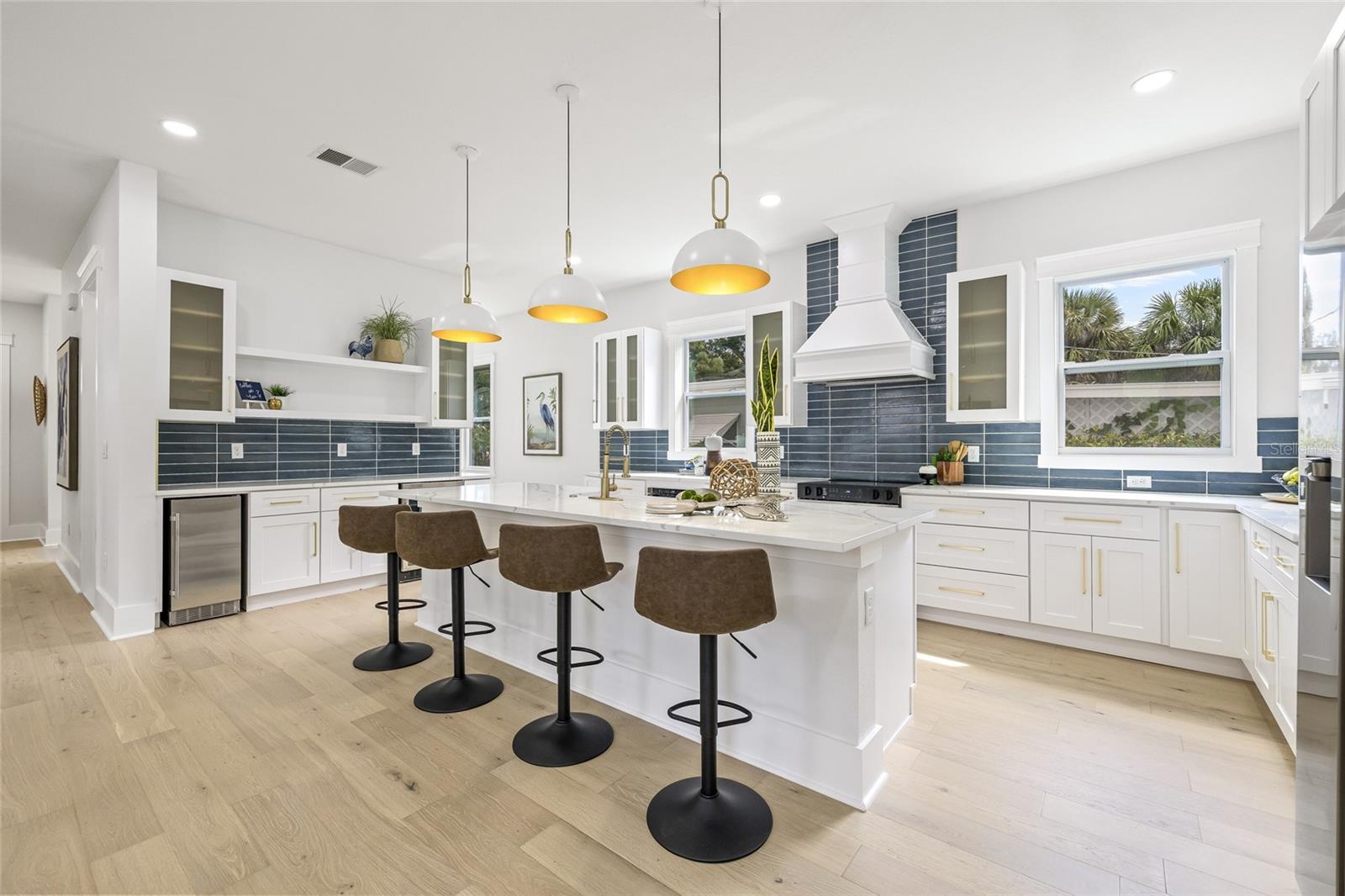 Image 12 of 49 For 726 52nd Avenue N