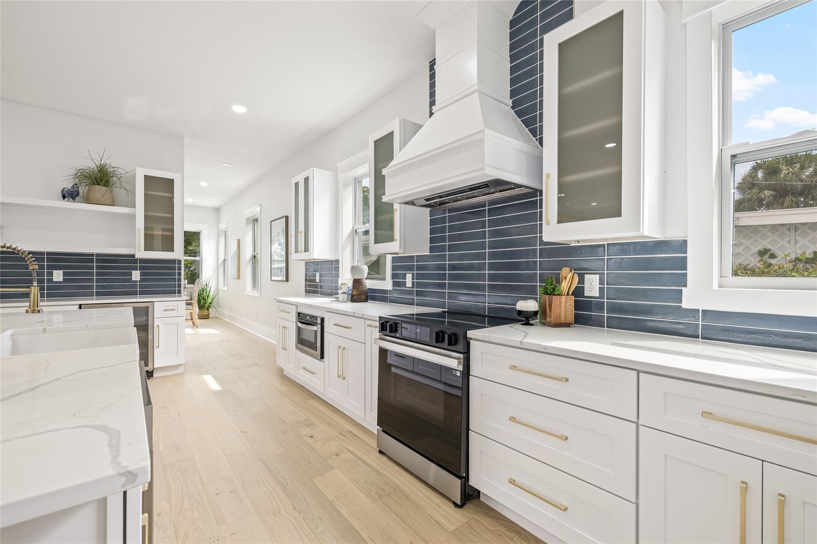 Image 13 of 49 For 726 52nd Avenue N