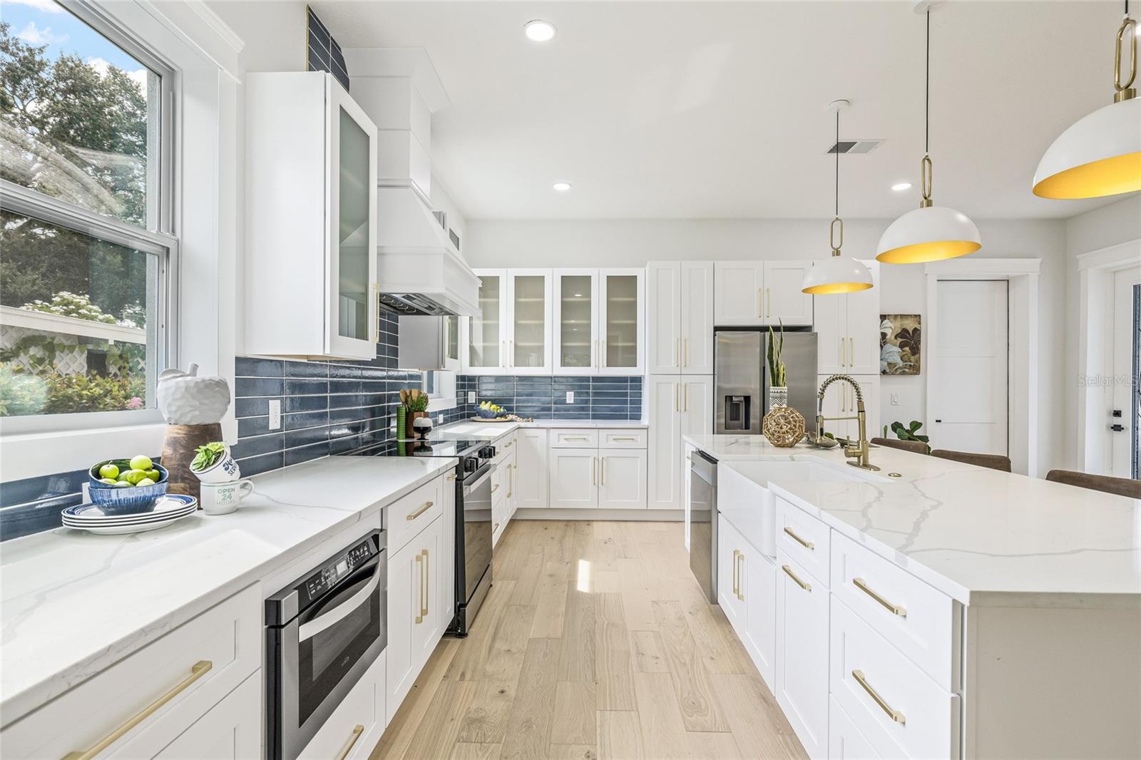 Image 16 of 49 For 726 52nd Avenue N
