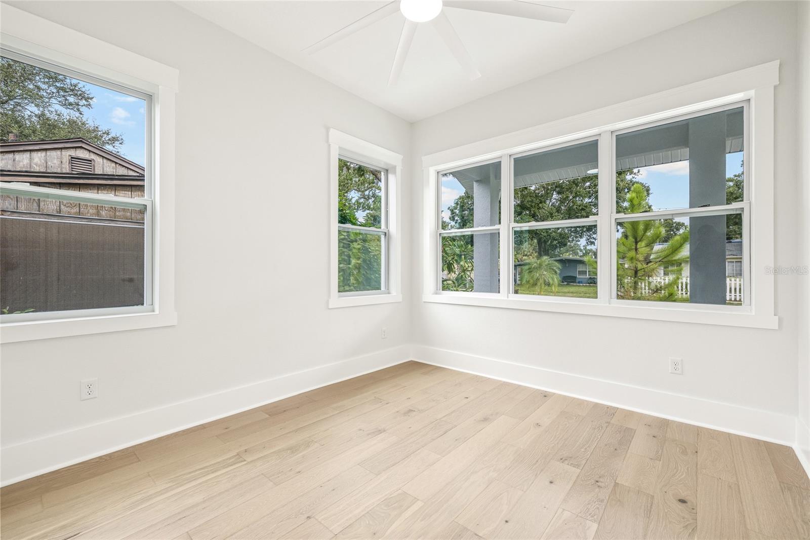Image 22 of 49 For 726 52nd Avenue N