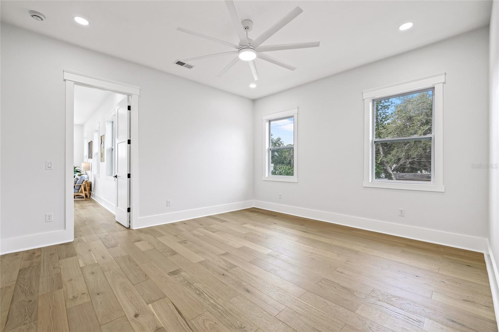 Image 27 of 49 For 726 52nd Avenue N