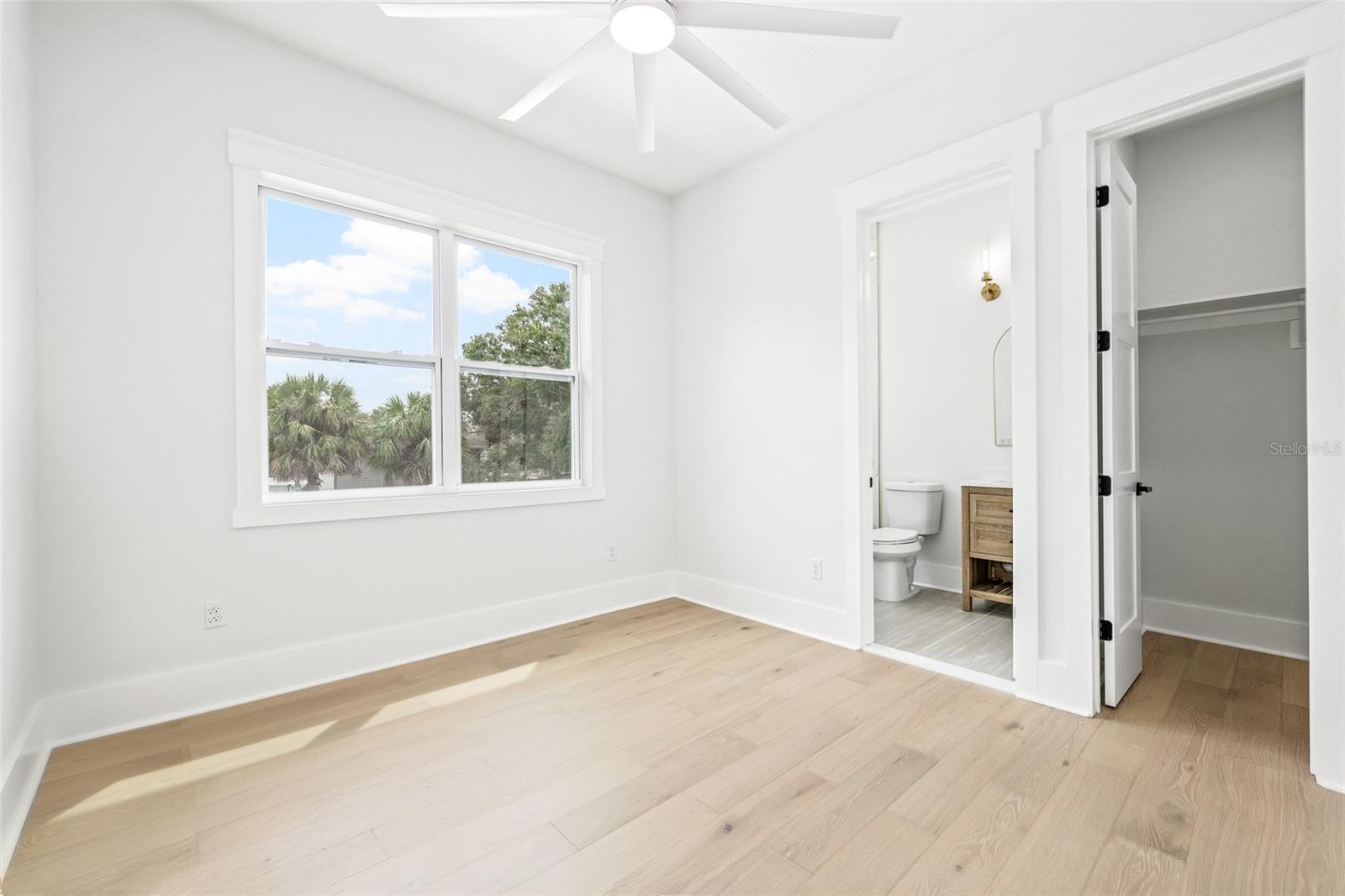 Image 38 of 49 For 726 52nd Avenue N