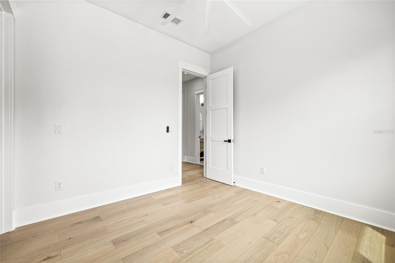 Image 39 of 49 For 726 52nd Avenue N