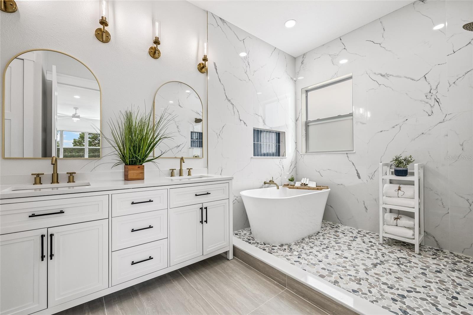 Image 4 of 49 For 726 52nd Avenue N