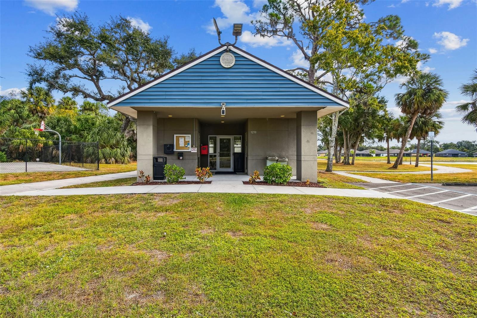 Image 7 of 100 For 8910 52nd Avenue E