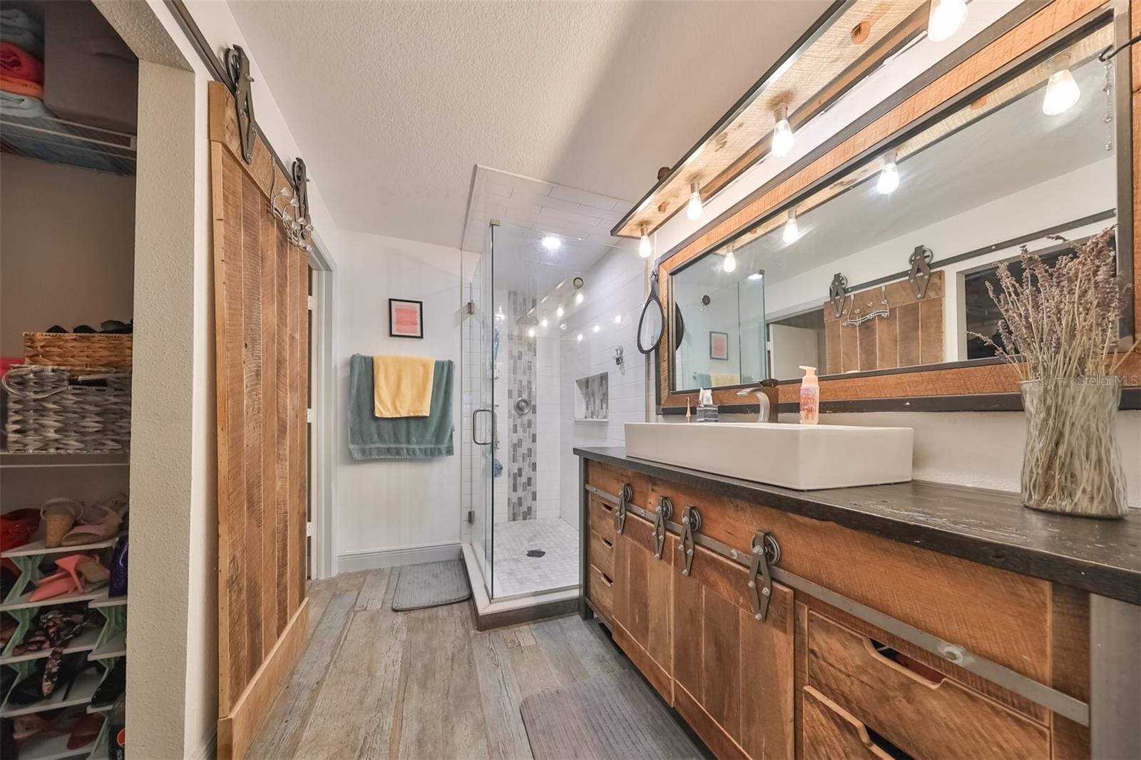 Image 16 of 28 For 3095 Landmark Boulevard 2005