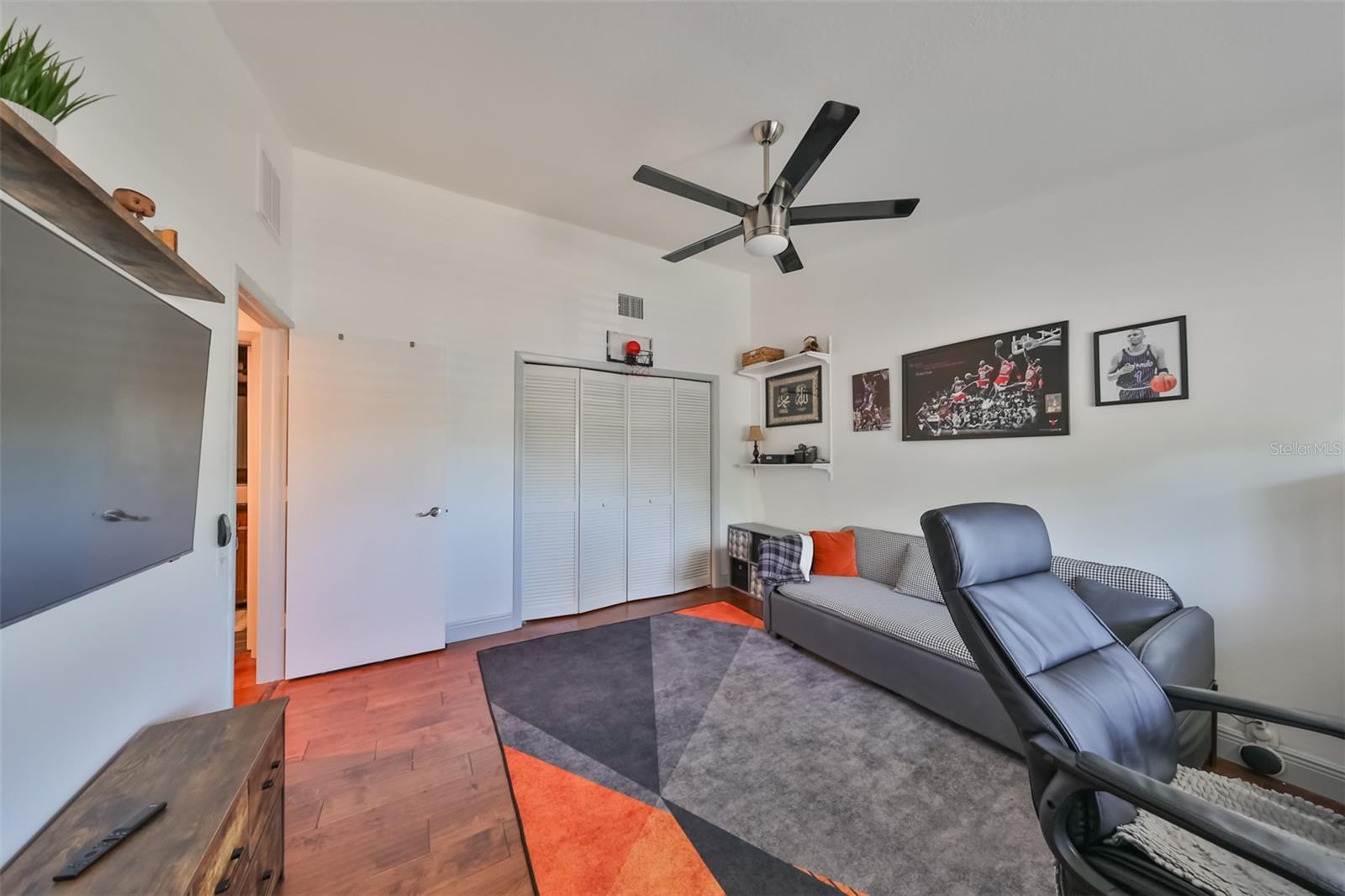 Image 22 of 28 For 3095 Landmark Boulevard 2005