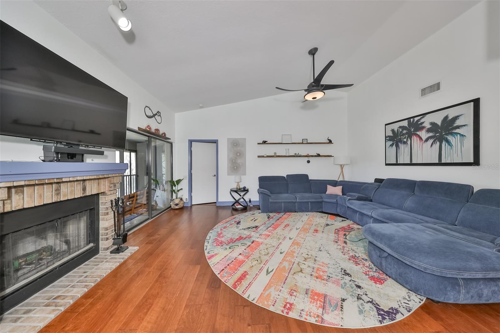 Image 4 of 28 For 3095 Landmark Boulevard 2005