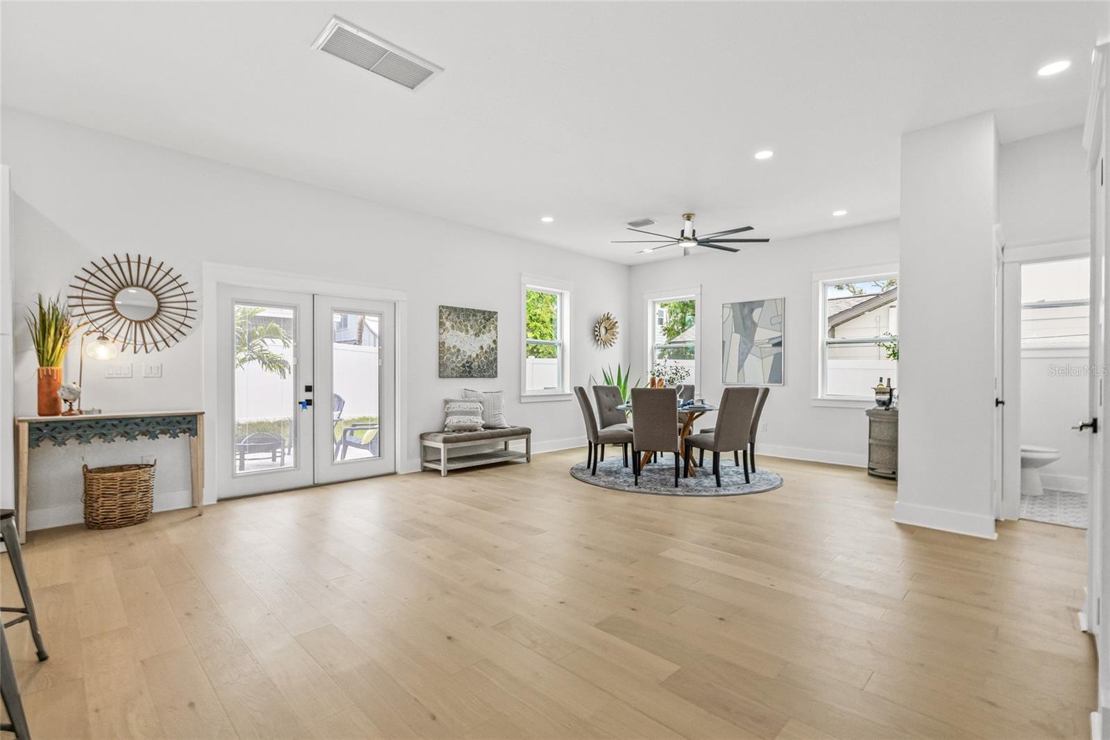 Image 17 of 38 For 745 31st Avenue N