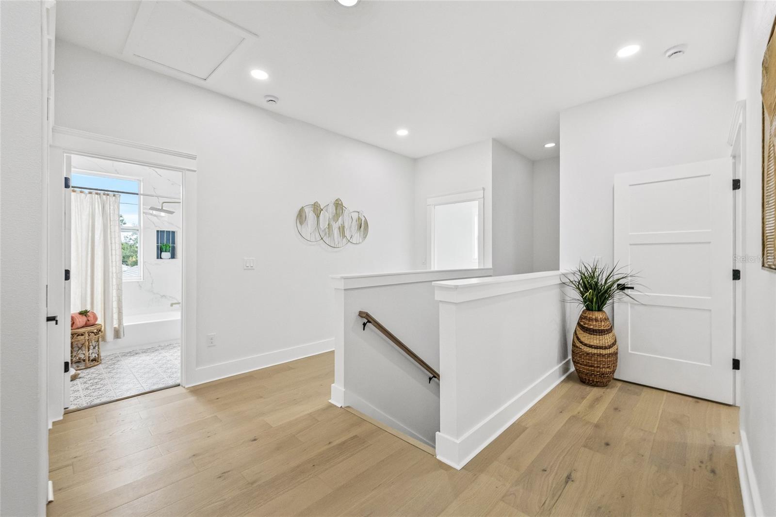Image 20 of 38 For 745 31st Avenue N