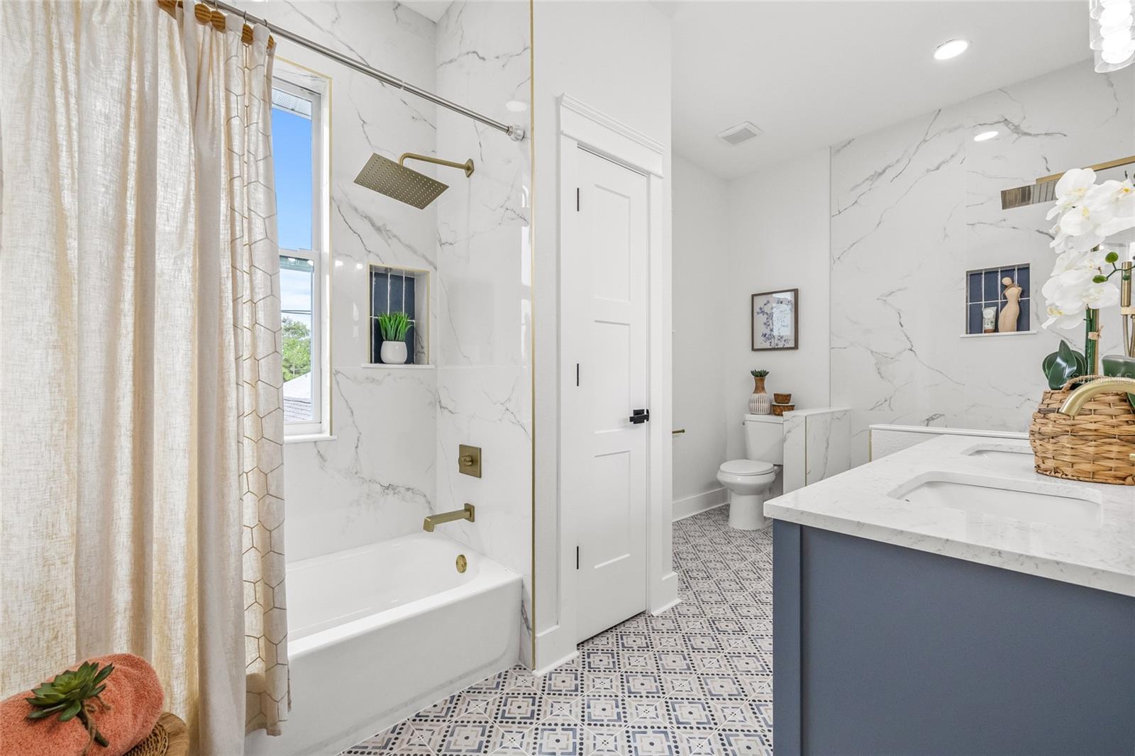 Image 30 of 38 For 745 31st Avenue N