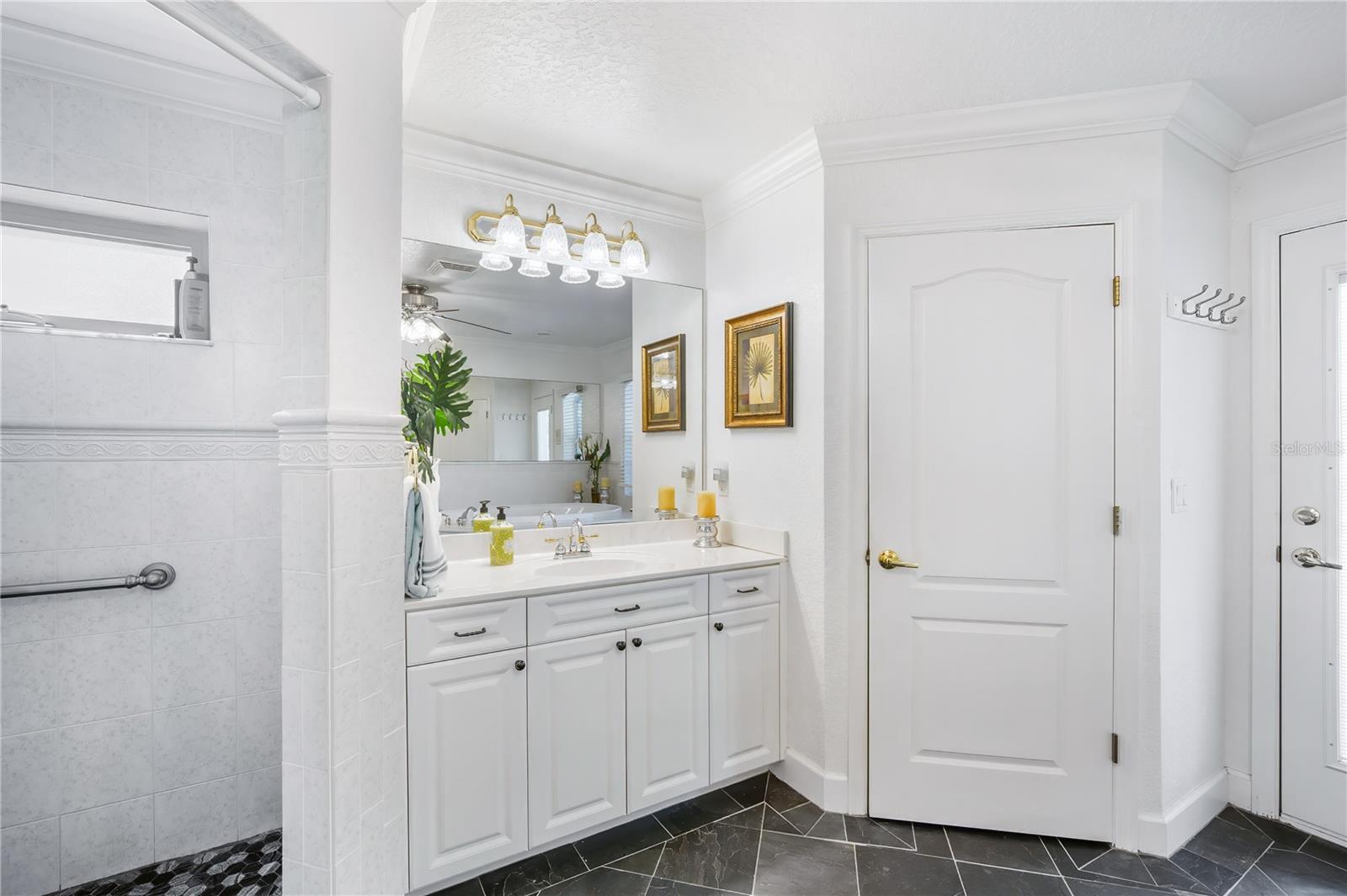 Image 11 of 44 For 5568 Frances Avenue