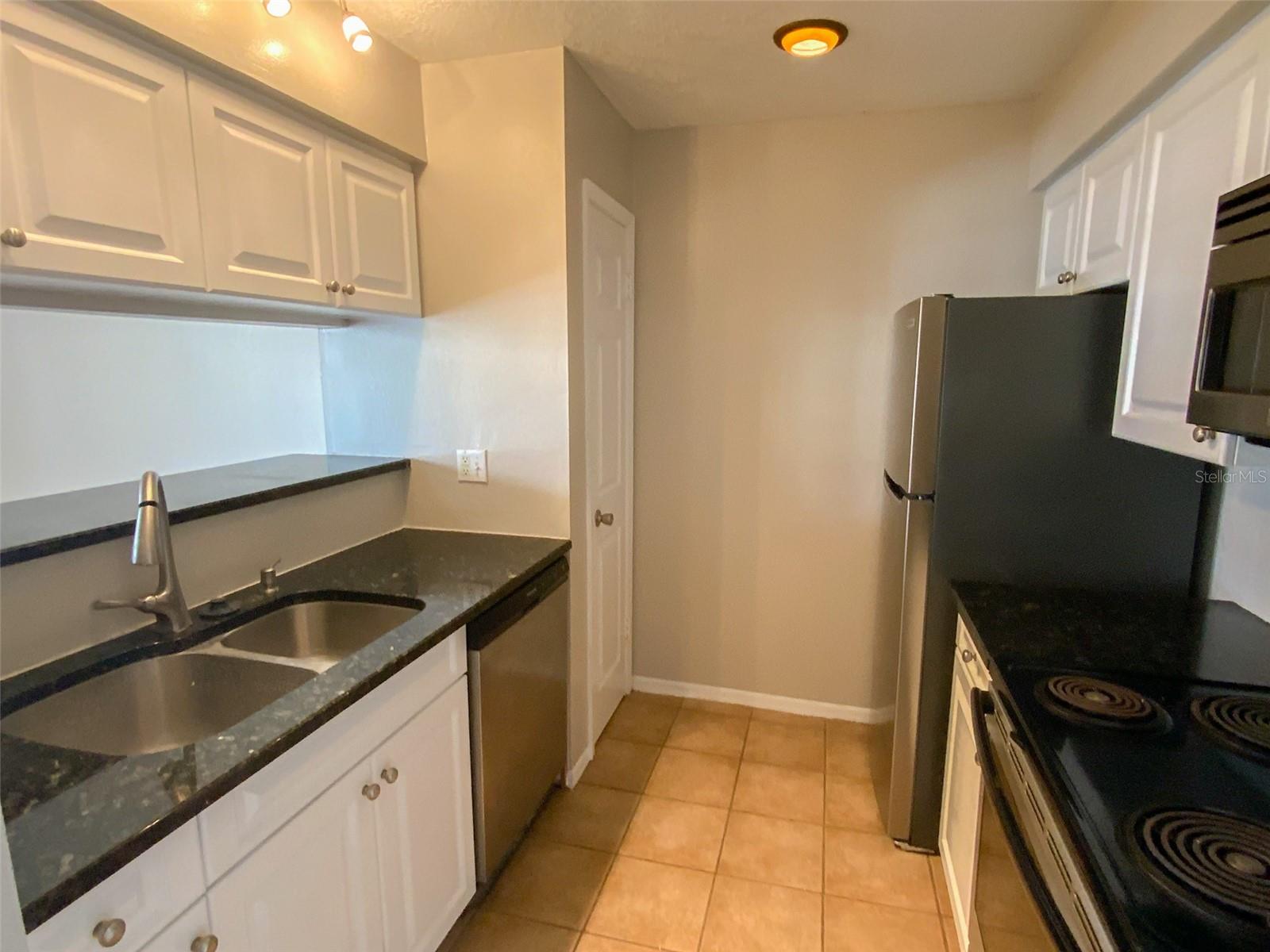 Image 5 of 27 For 1000 Horatio Street 311