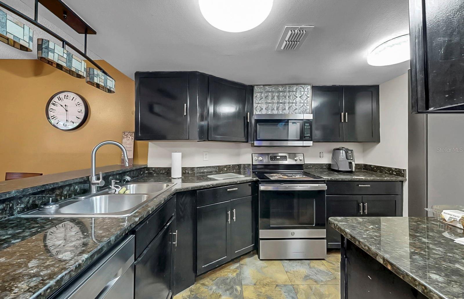 Image 8 of 18 For 4036 Angel Oak Court 104