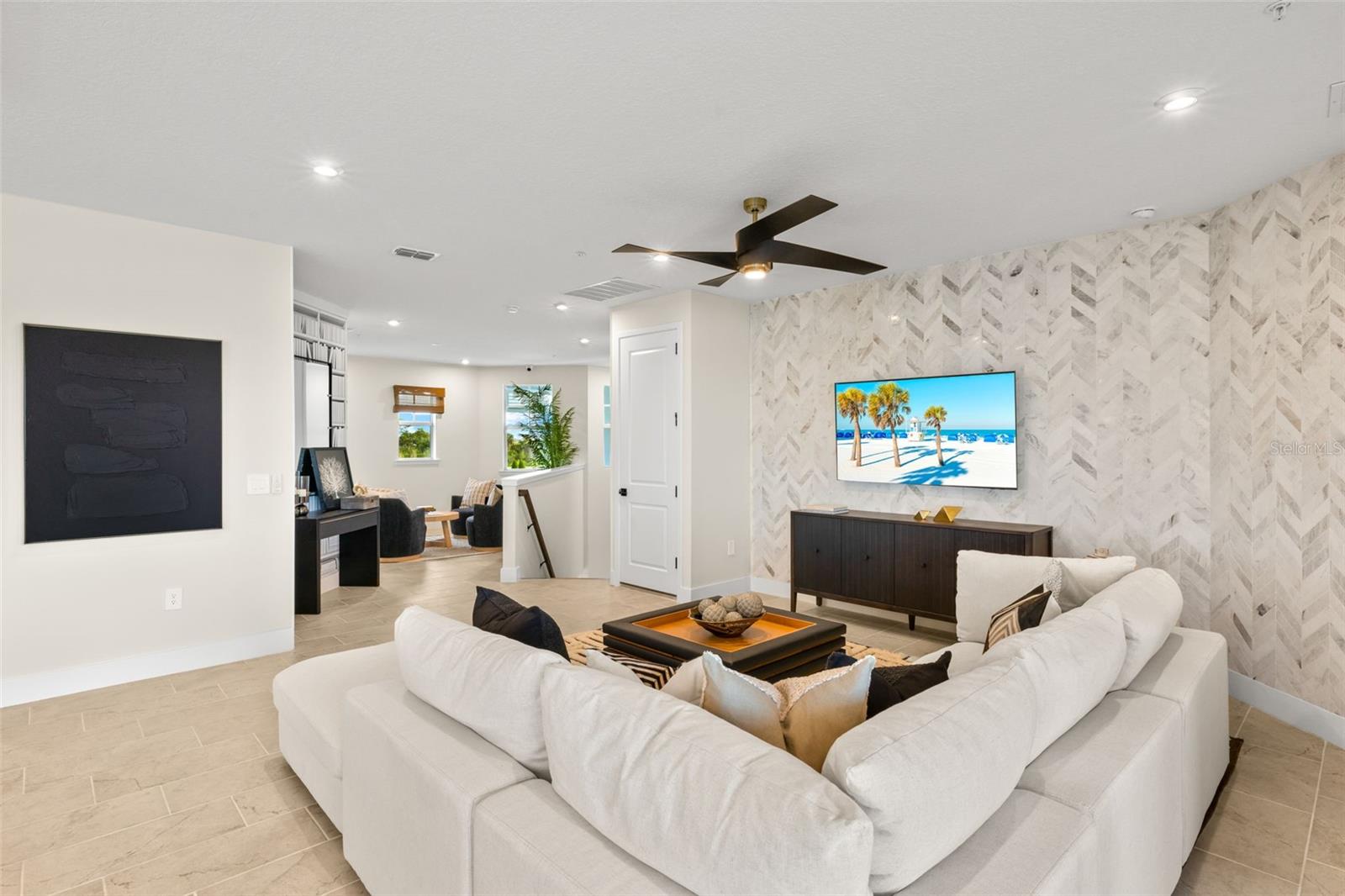 Image 8 of 43 For 12807 Jade Empress Loop 202