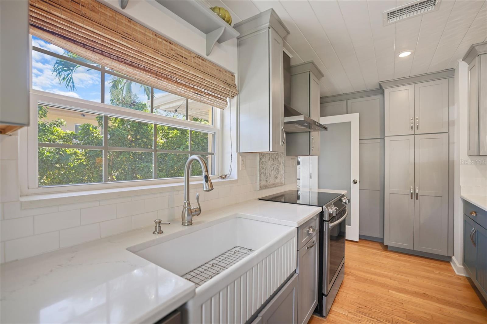 Image 13 of 49 For 1019 Marine Street