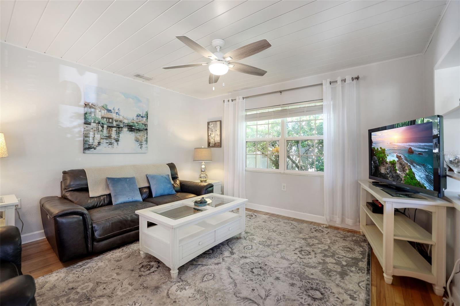 Image 17 of 49 For 1019 Marine Street