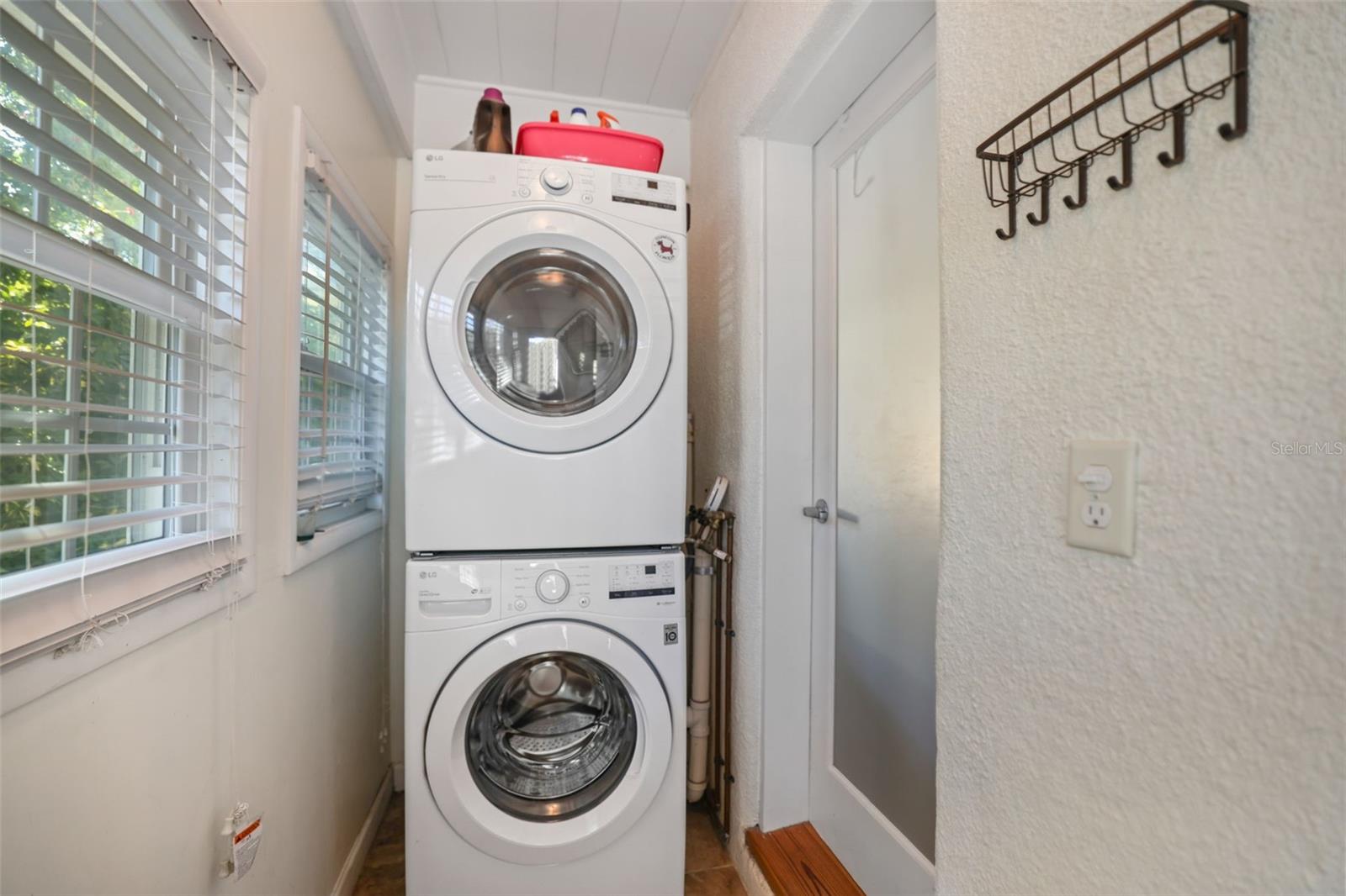 Image 26 of 49 For 1019 Marine Street