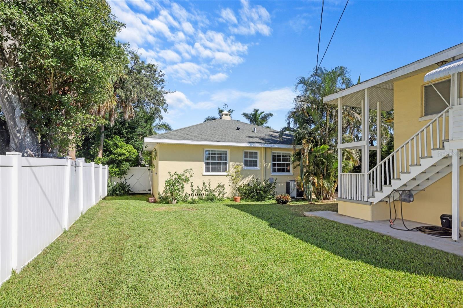 Image 34 of 49 For 1019 Marine Street