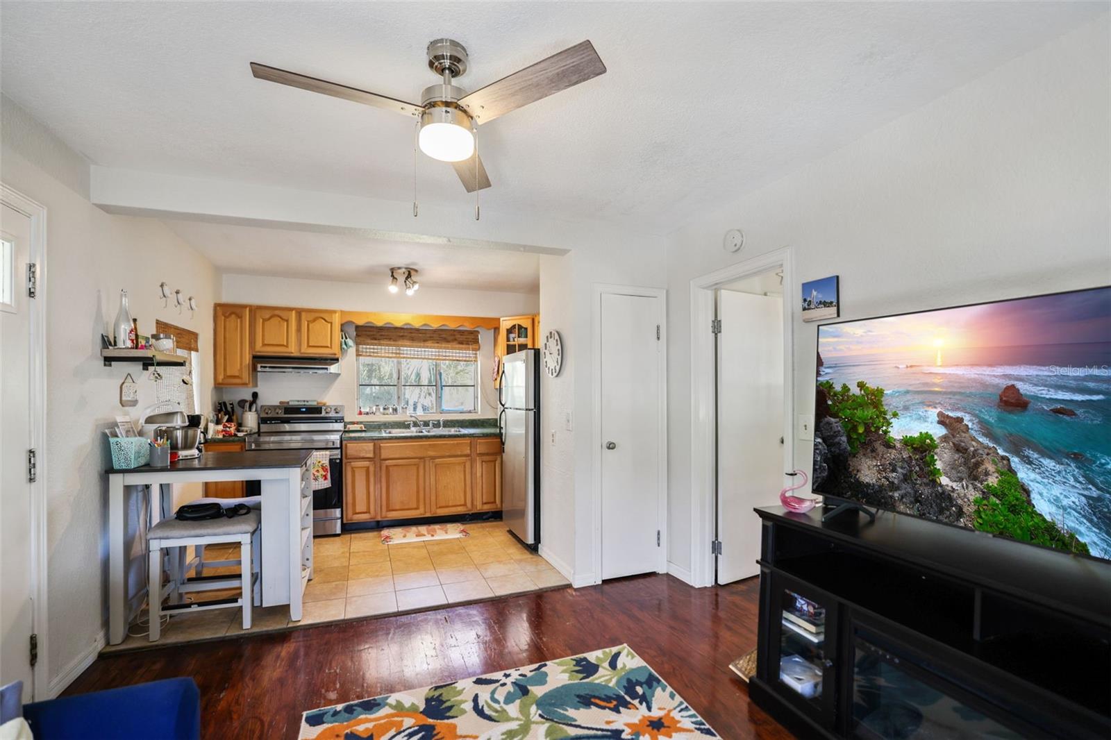 Image 43 of 49 For 1019 Marine Street