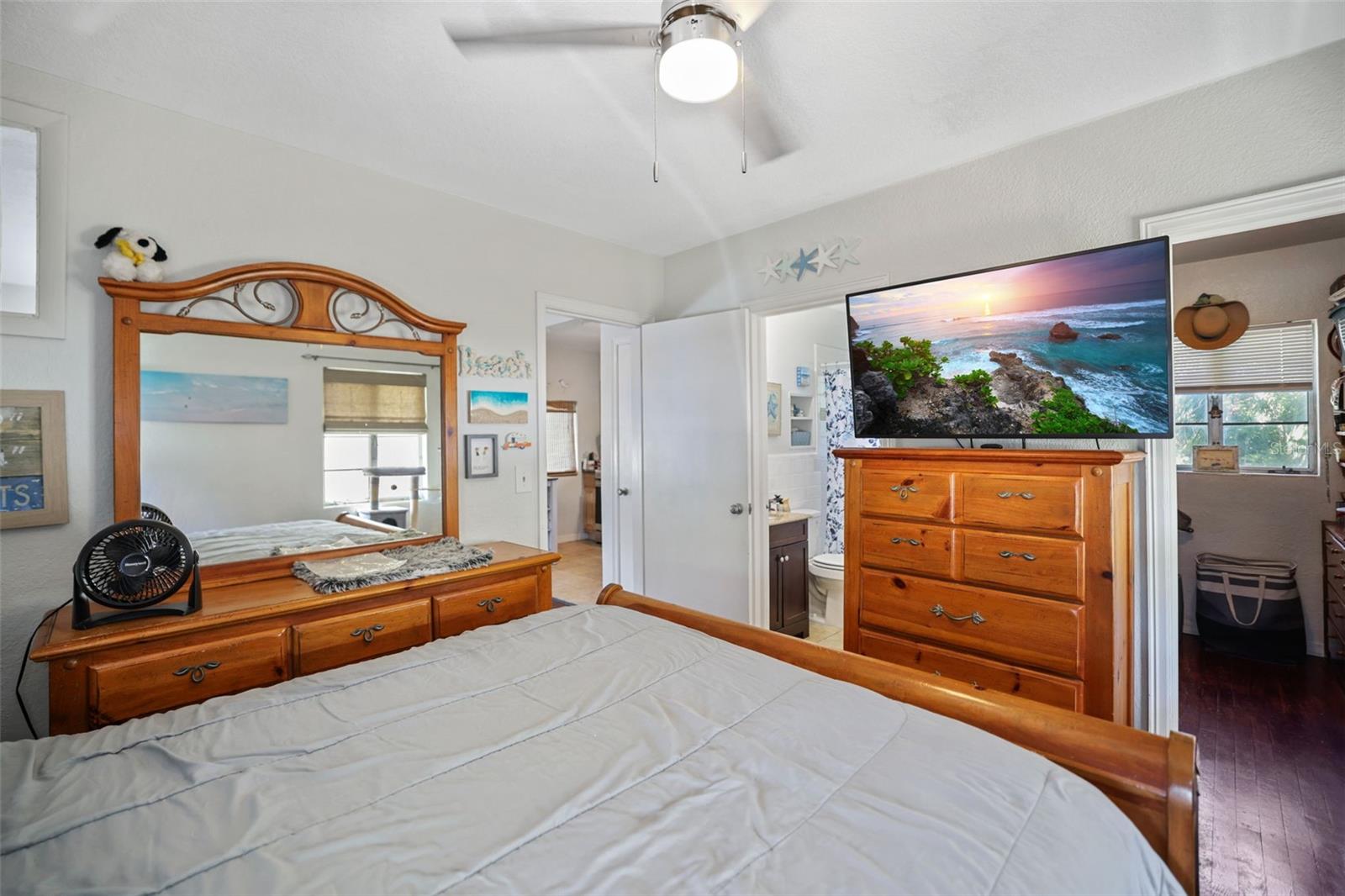 Image 45 of 49 For 1019 Marine Street