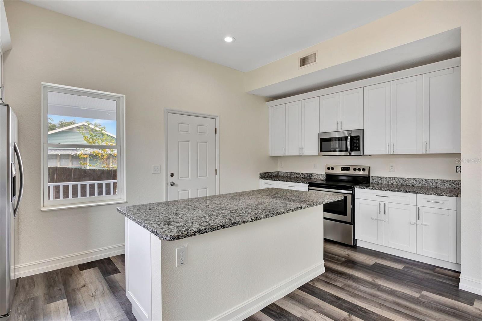 Image 32 of 43 For 912 20th Avenue