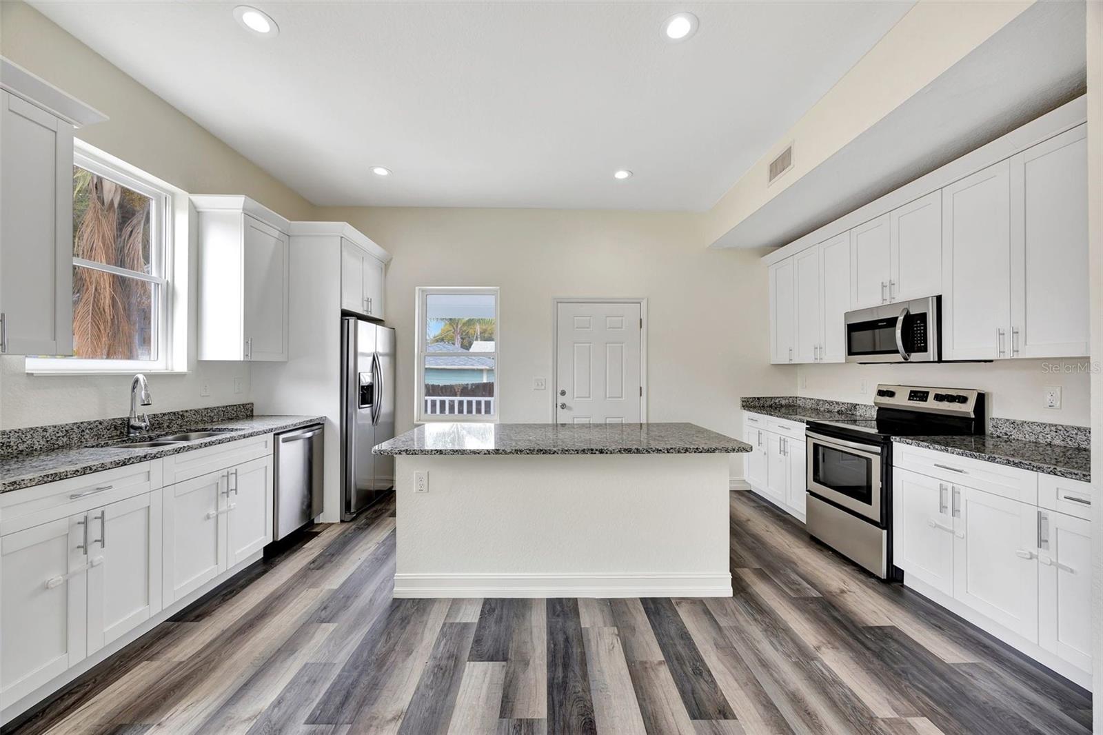 Image 33 of 43 For 912 20th Avenue