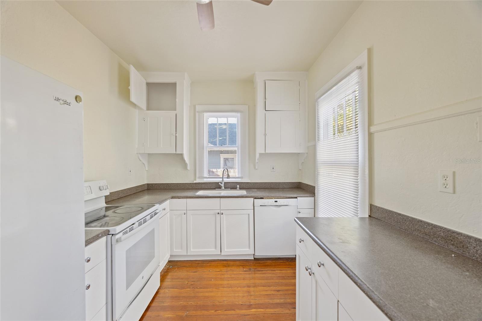 Image 10 of 29 For 725 8th Street N